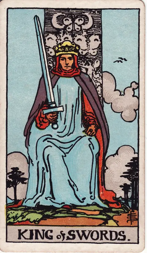 Tarotkarte König der Schwerter aus dem Deck von Pamela Colman Smith (1909)
