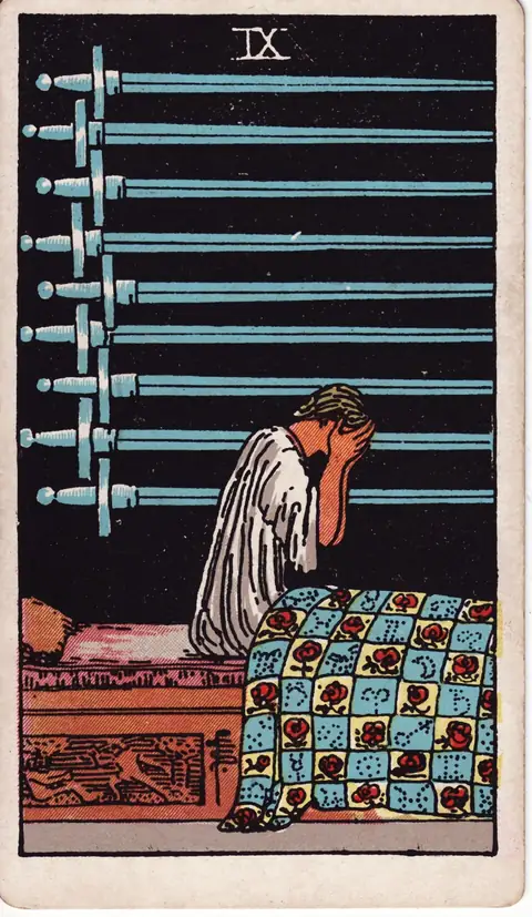 Tarotkarte Neun der Schwerter (9 der Schwerter) aus dem Deck von Pamela Colman Smith (1909)