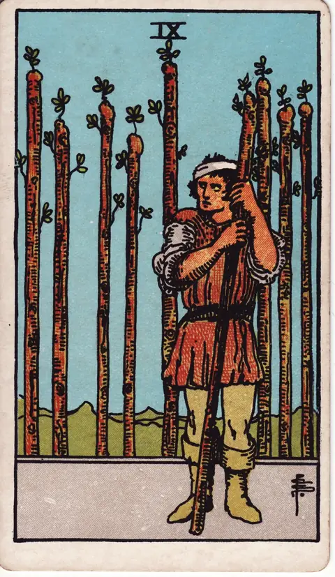 Tarotkarte Neun der Stäbe (9 der Stäbe) aus dem Deck von Pamela Colman Smith (1909)