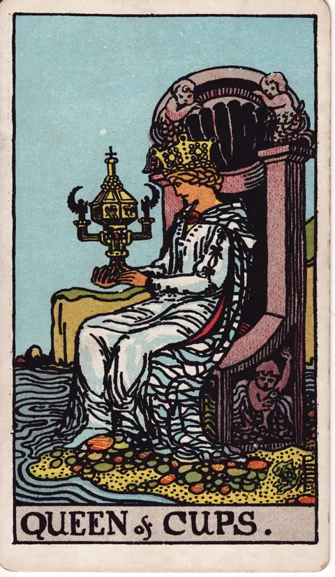 Tarotkarte Königin der Kelche aus dem Deck von Pamela Colman Smith (1909)
