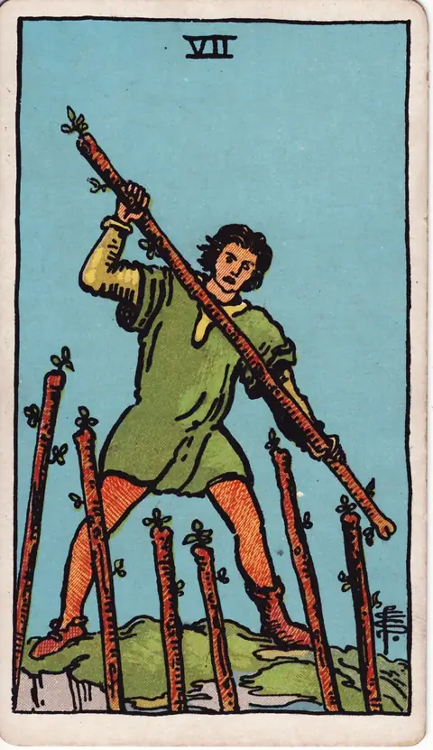 Tarotkarte Sieben der Stäbe (7 der Stäbe) aus dem Deck von Pamela Colman Smith (1909)