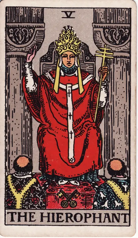 Karta tarota Hierofant z talii Pameli Colman Smith z 1909 roku